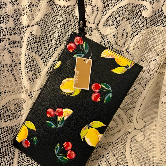 NWT Michael kors Jet Set Travel Large Sequined Fruit Print Wristlet - Picture 5 of 9